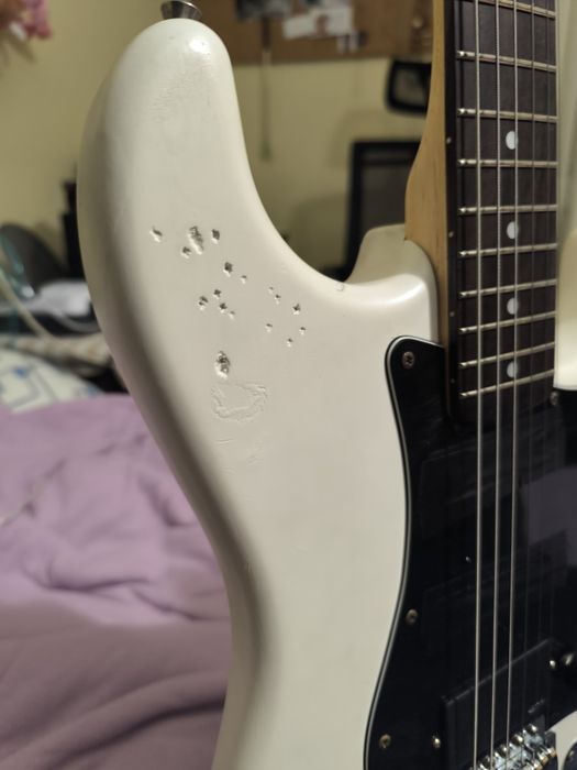 Guitarra ST c/ captação ativa EMG