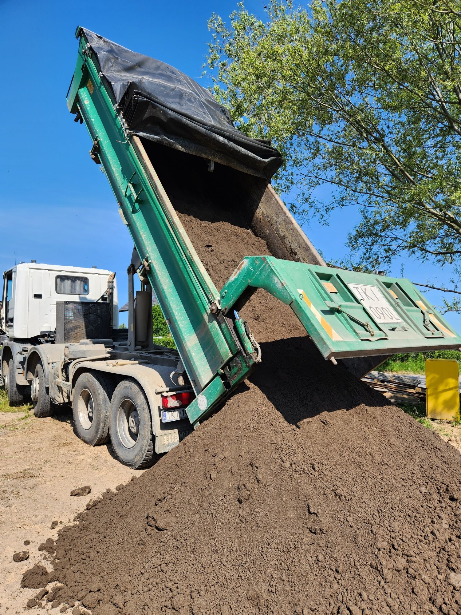 ziemia siana czarnoziem humus ziemia ogrodowa transport kamień piasek