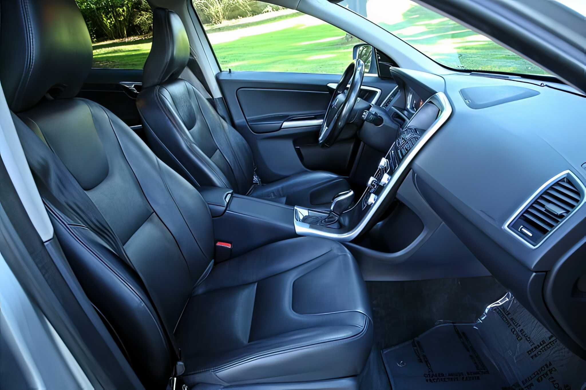 2016 Volvo     XC60