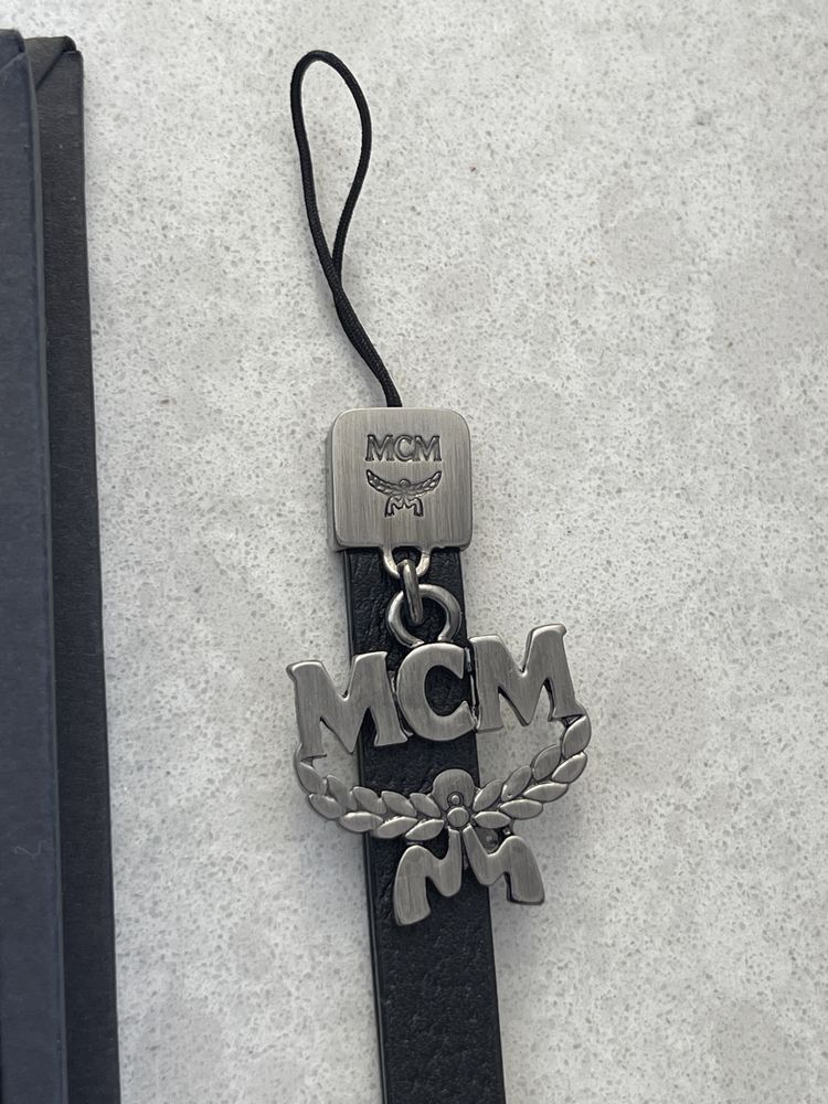 MCM brelok breloczek smycz skóra metal czarny