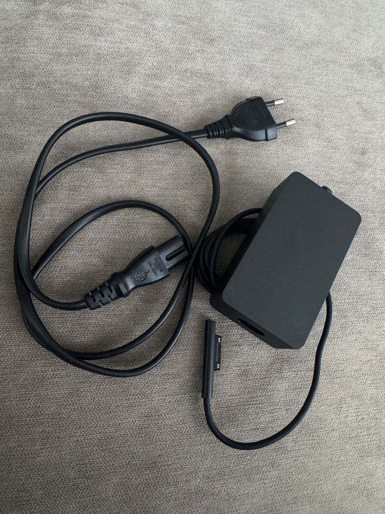 Zasilacz Ładowarka Microsoft model 1706 Surface 65W 15V 4A - Oryginaln