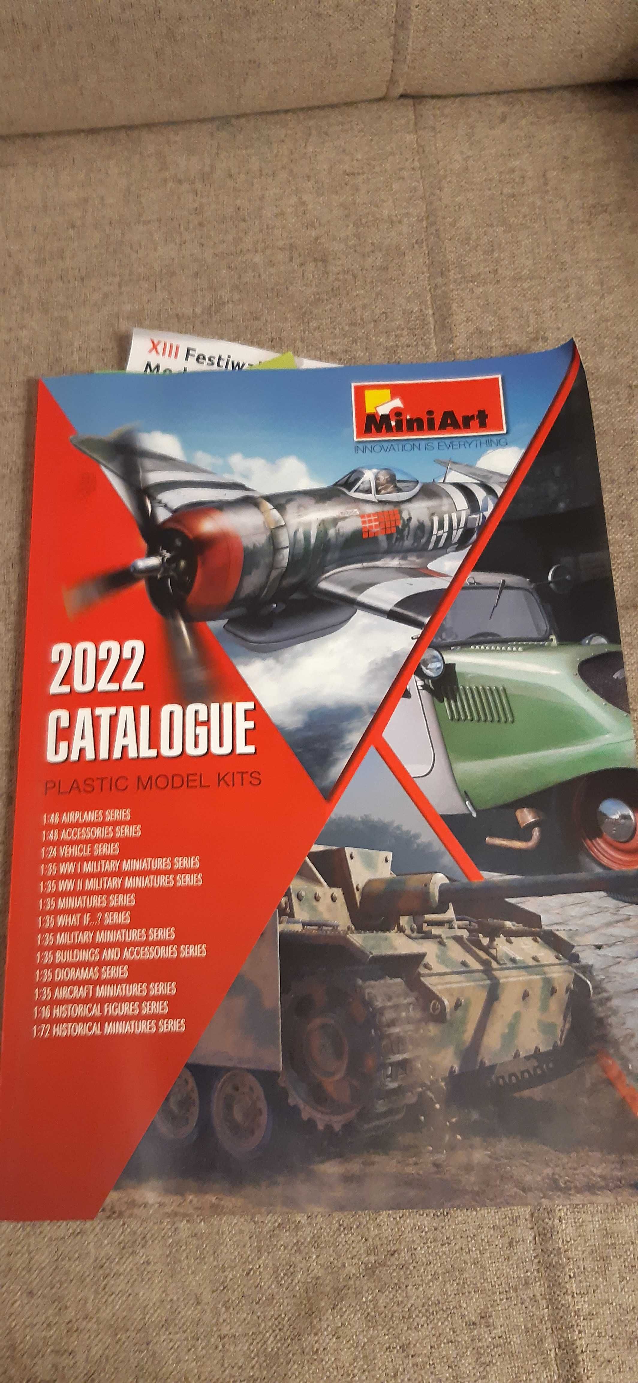 stary katalog modeli z 2022 roku