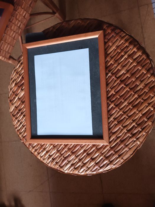 Moldura de madeira clara