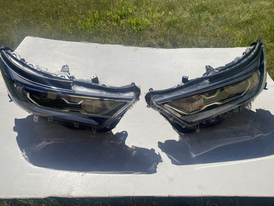 Lampa przednia Toyota Rav4 v 19 kompletna
