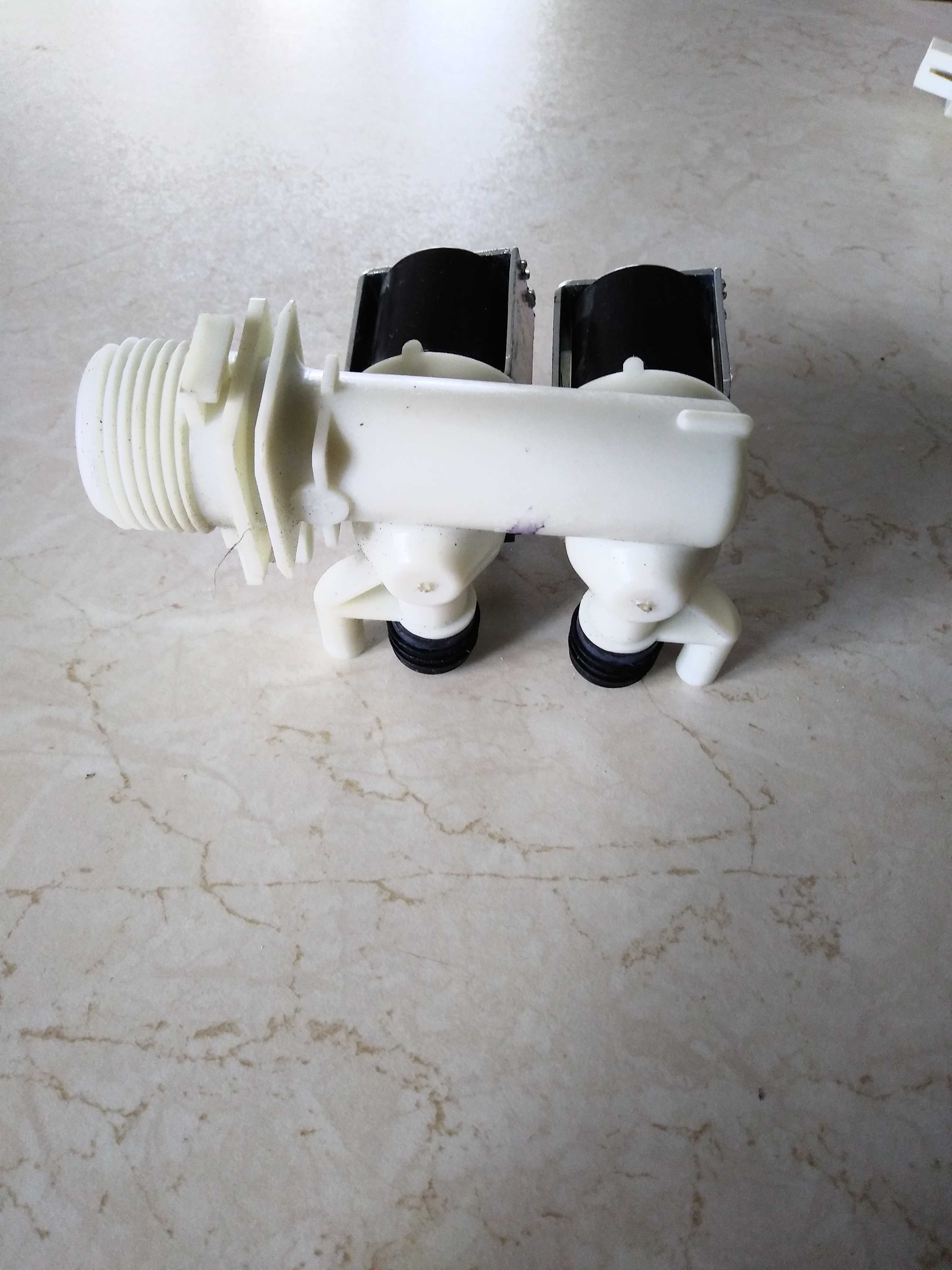 Elektrozawór podwójny do pralki Hotpoint Ariston WMSD 723.