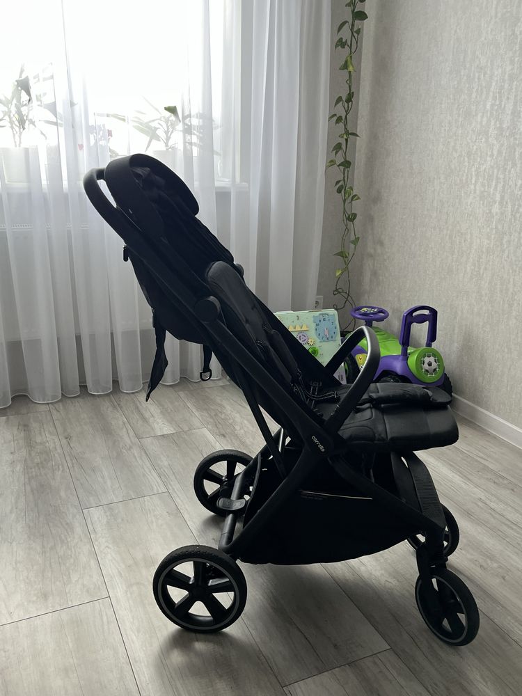 Продаю прогулочную коляску Carello Corsa