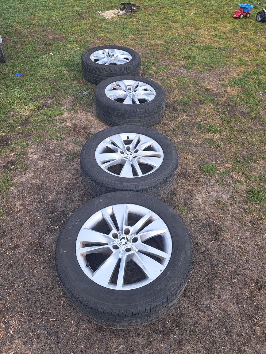 Koła Skoda 18 cali 5x112  opony Pirelli 235/55 R18