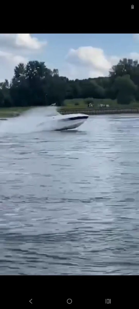 Łódź motorowa strugowodna Besters 517 z silnikiem Audi A8 4,2 benz