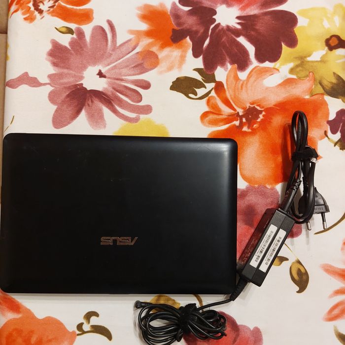 Asus Eee Pc z ładowarką