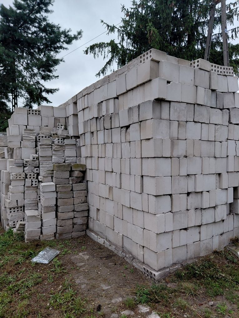 Cegła dziurawka biała