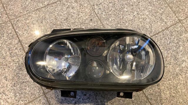 GOLF 4 IV Lampa lewy przod lewa przednia CIEMNA