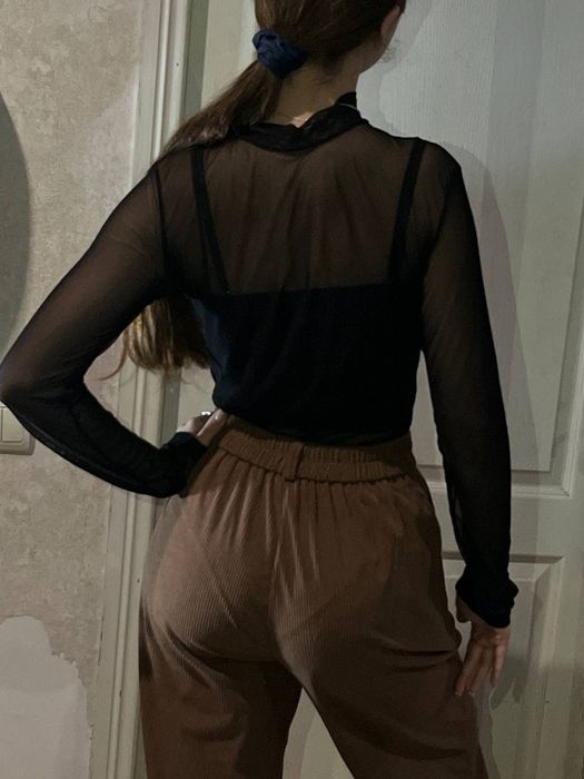 Штани в рубчик і кофтинка в сітку