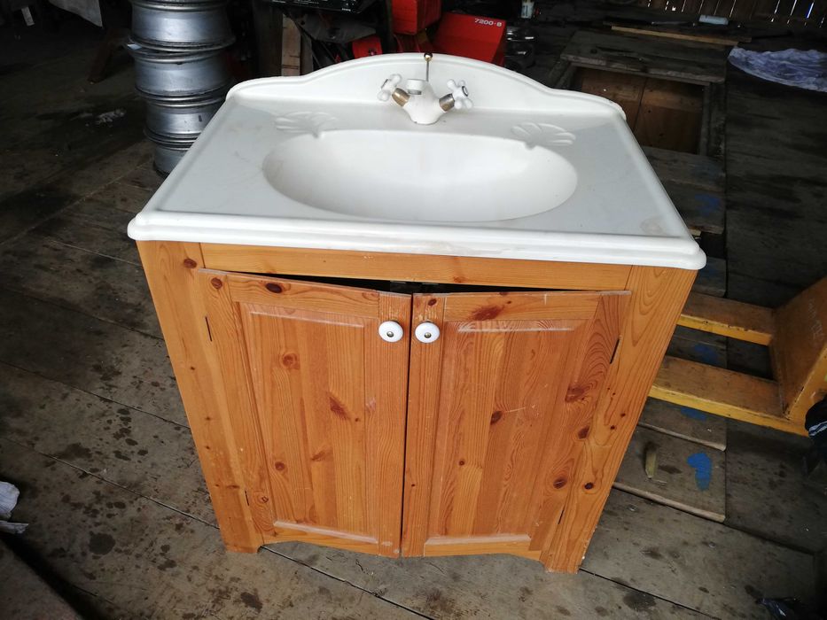 Umywalka stojaca z szafka