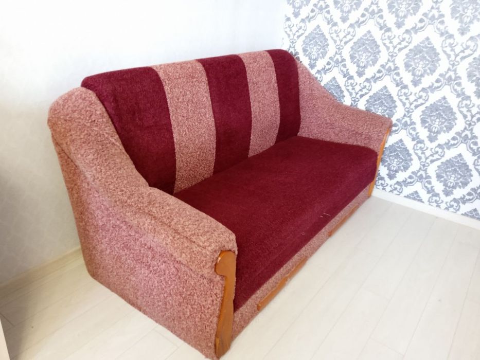 ПРОДАМ недорого диван