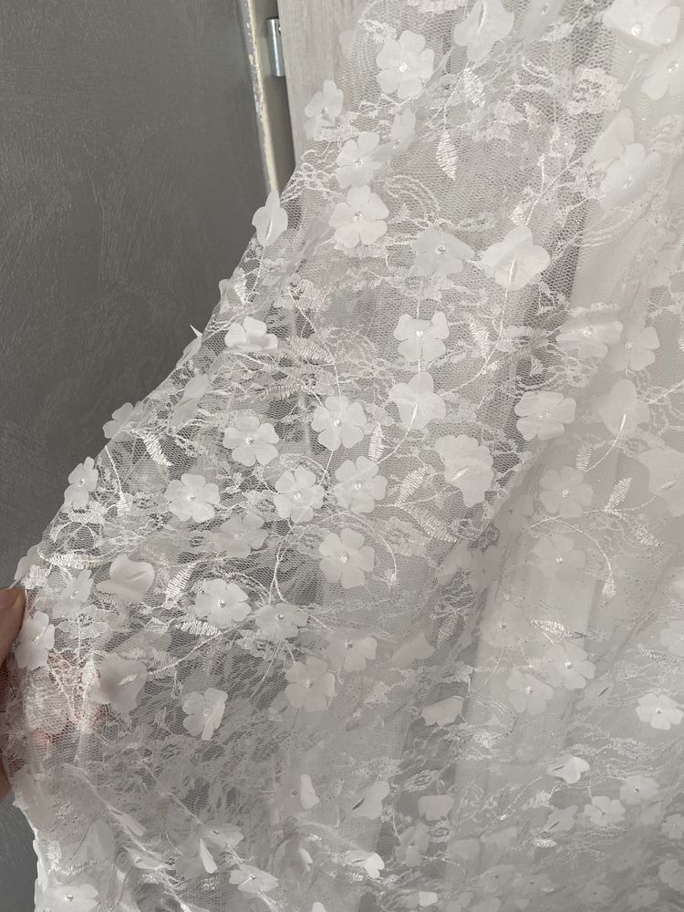 Suknia ślubna brokatowa z kwiatami 3D gorset wiązanie