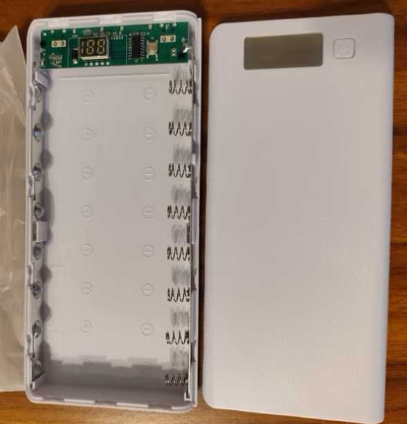 Powerbank - akumulatorki 8x 18650 - cyfrowe wskazanie - obudowa