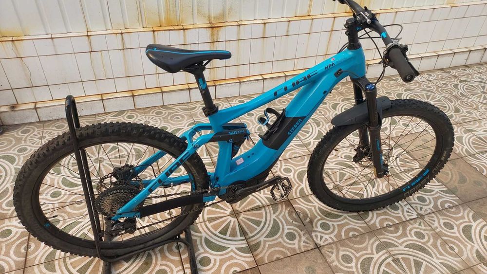 Bicicleta elétrica Cube STEREO HYBRID 140
Pro 500 27.5