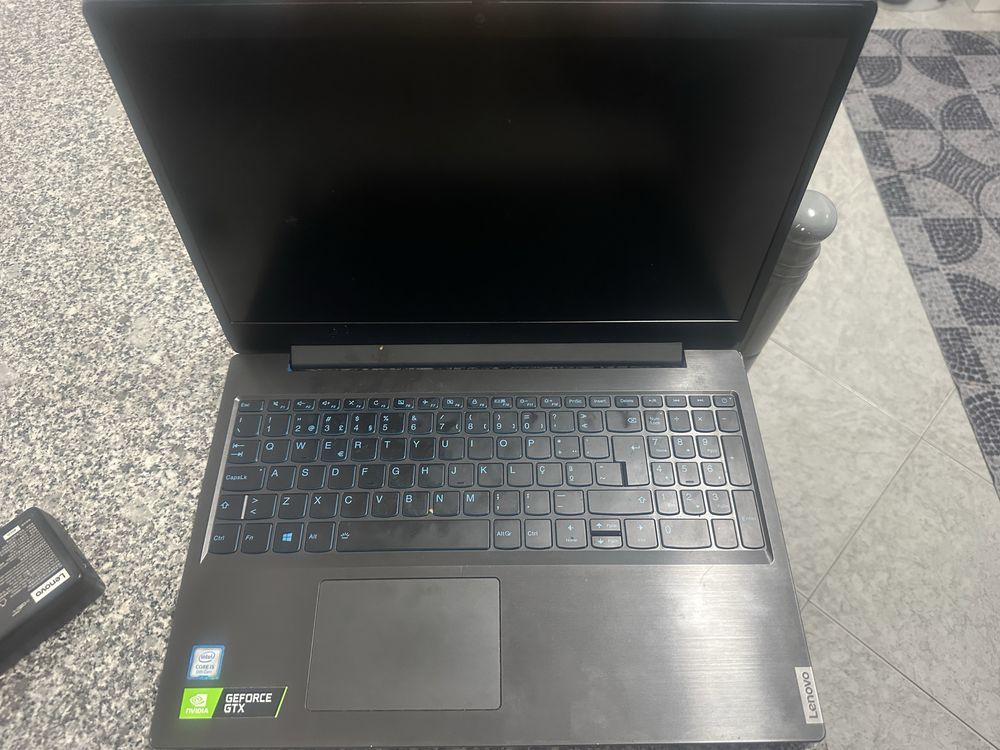 Portátil lenovo LAPTOP-OSTLVCNR