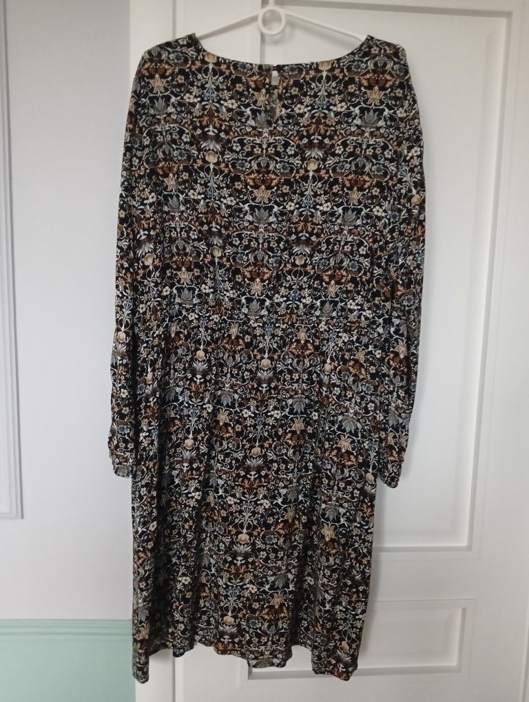 Sukienka w kwiaty 46 do 50
