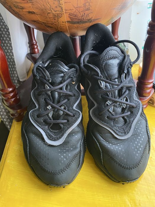 Продам кросівки Adidas Ozweego