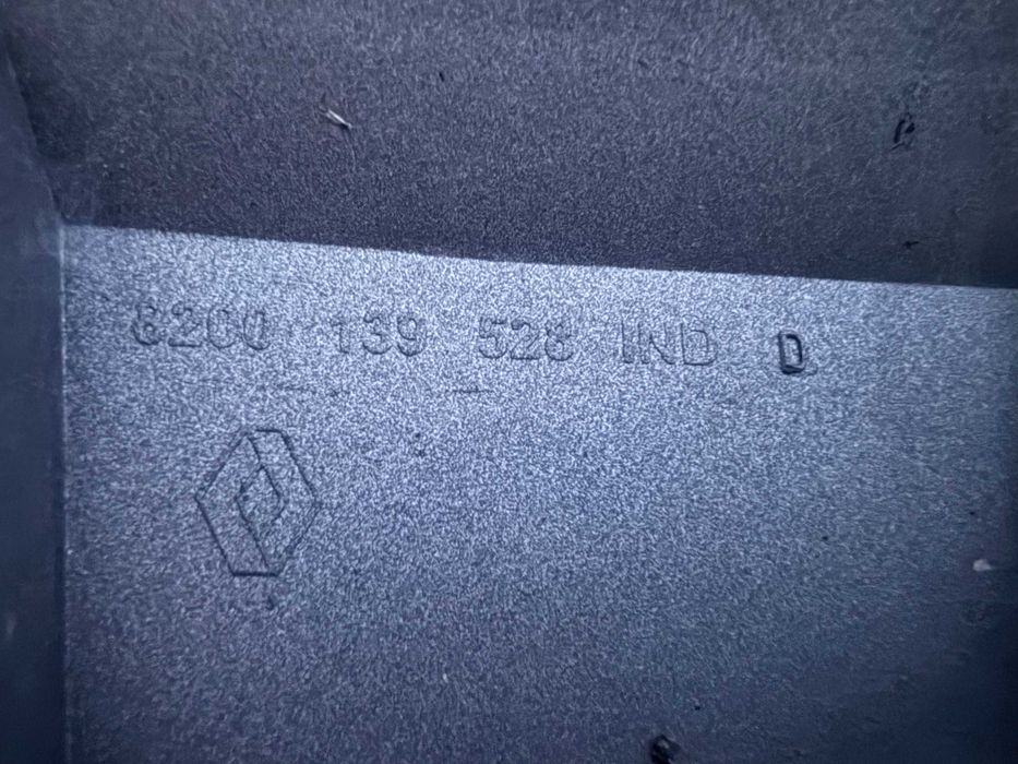 Бампер передній 8200139528 Renault Scenic 2 2003-2006pp №3