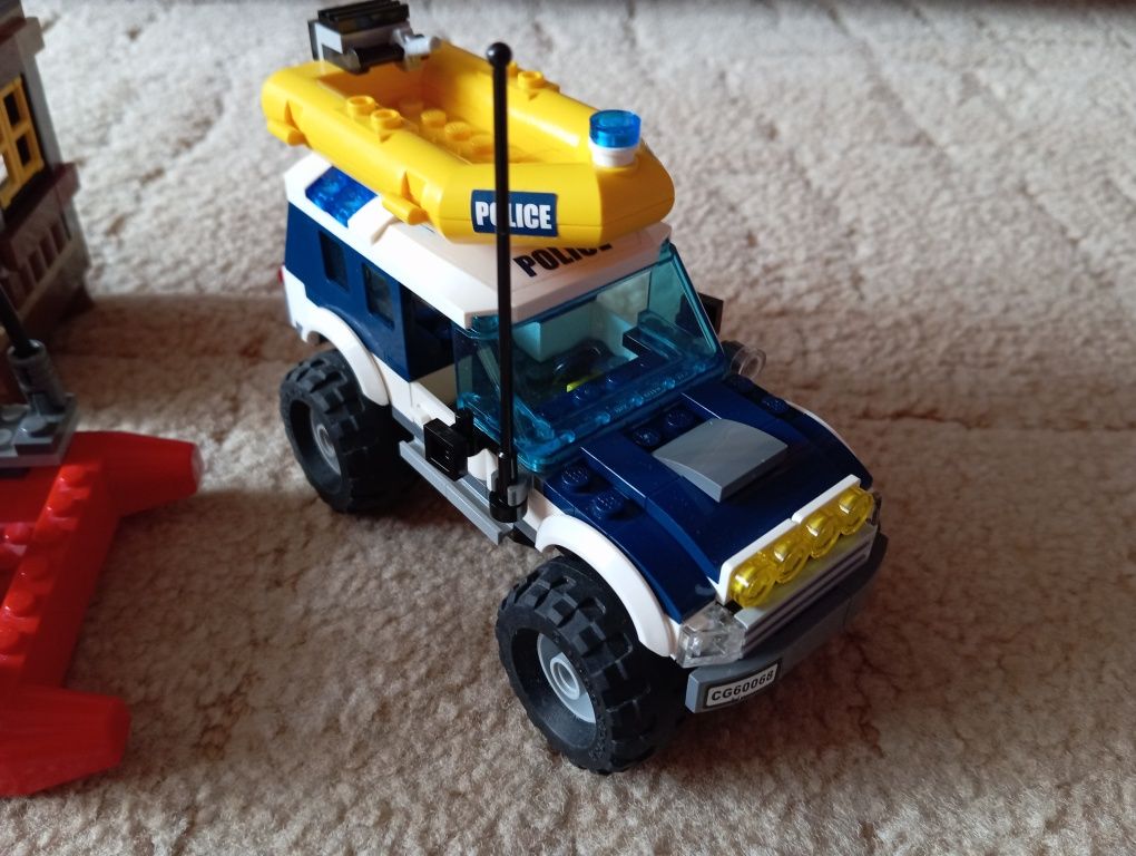 Lego city 60068 схованка злочинців на болоті