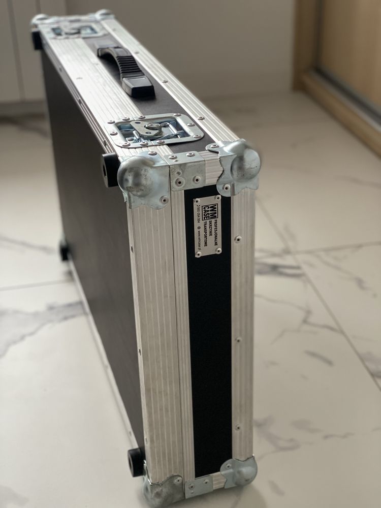 Kontroler Denon SC LIVE 4 + flightcase – Stems z pendrive / standalone
