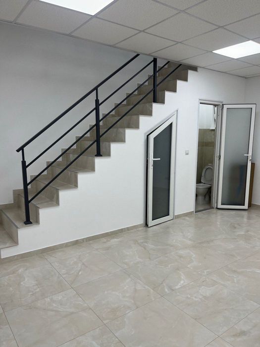 Комерційне приміщення в центрі міста Рахів.