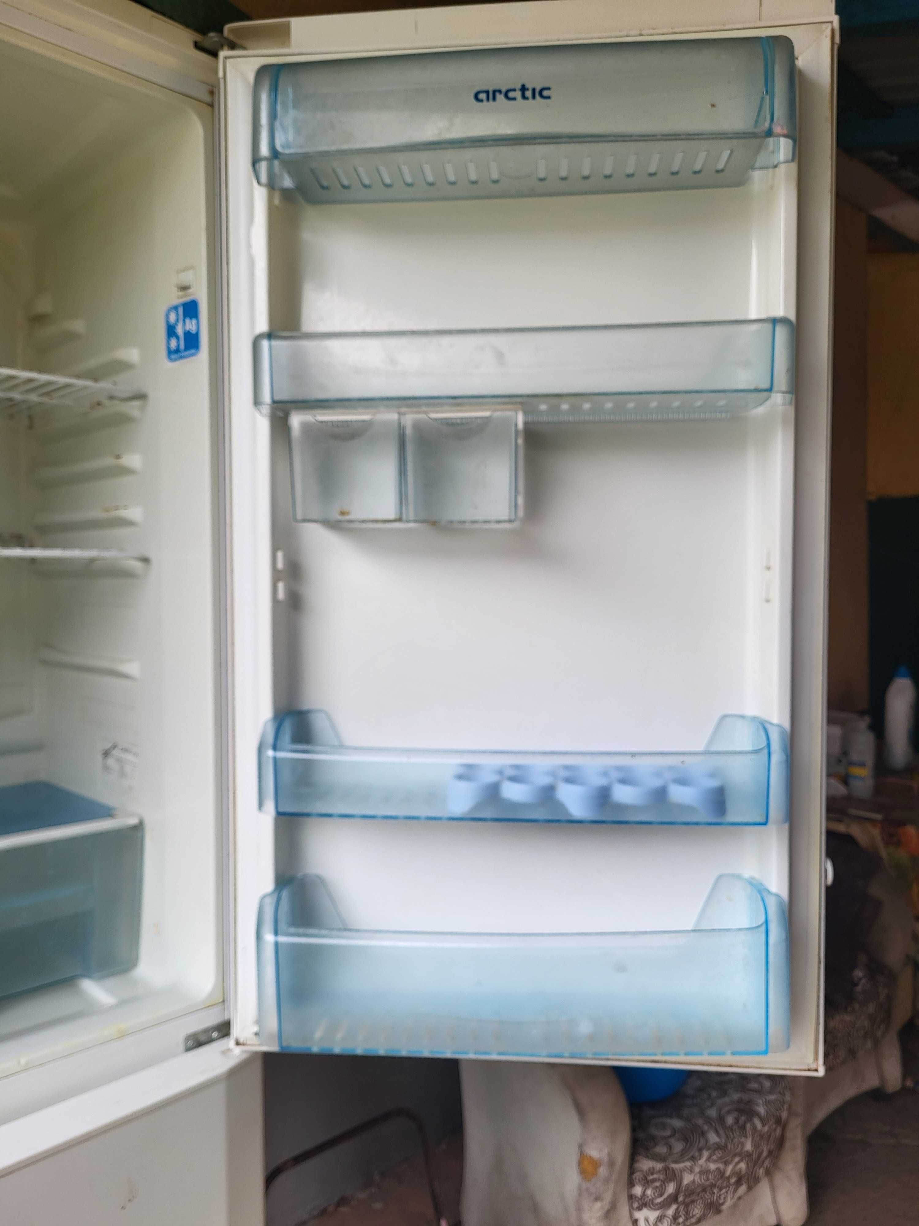 Продам б,у холодильник