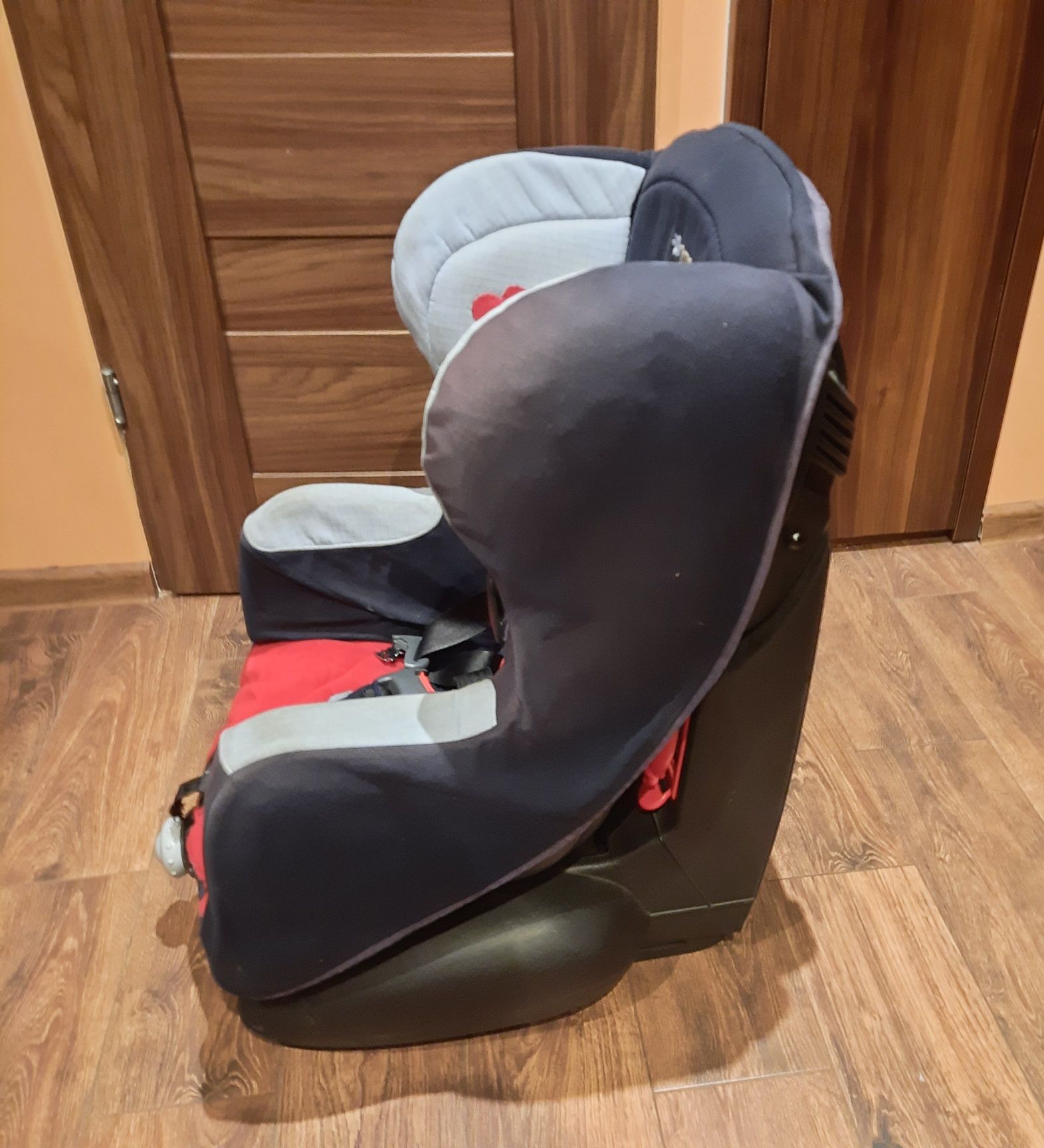 Fotelik samochodowy dziecięcy bebe confort Iseos 9-18 kg