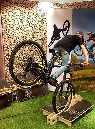 ТРЕНАЖЕР ДЛЯ БАЛАНСУВАННЯ (сьорфу) велосипеда/Manual machine mtb