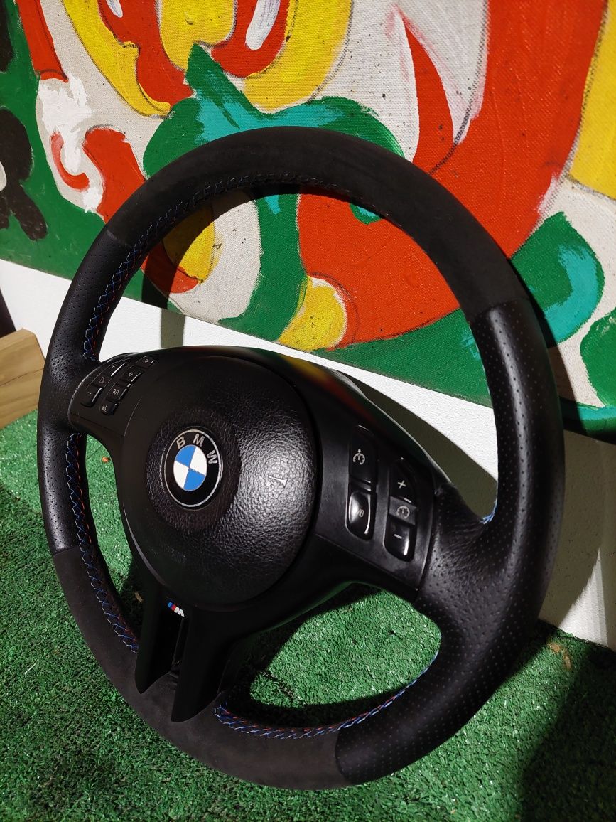 Volante bmw sport personalizado em Alcântara e pele preta perfurada