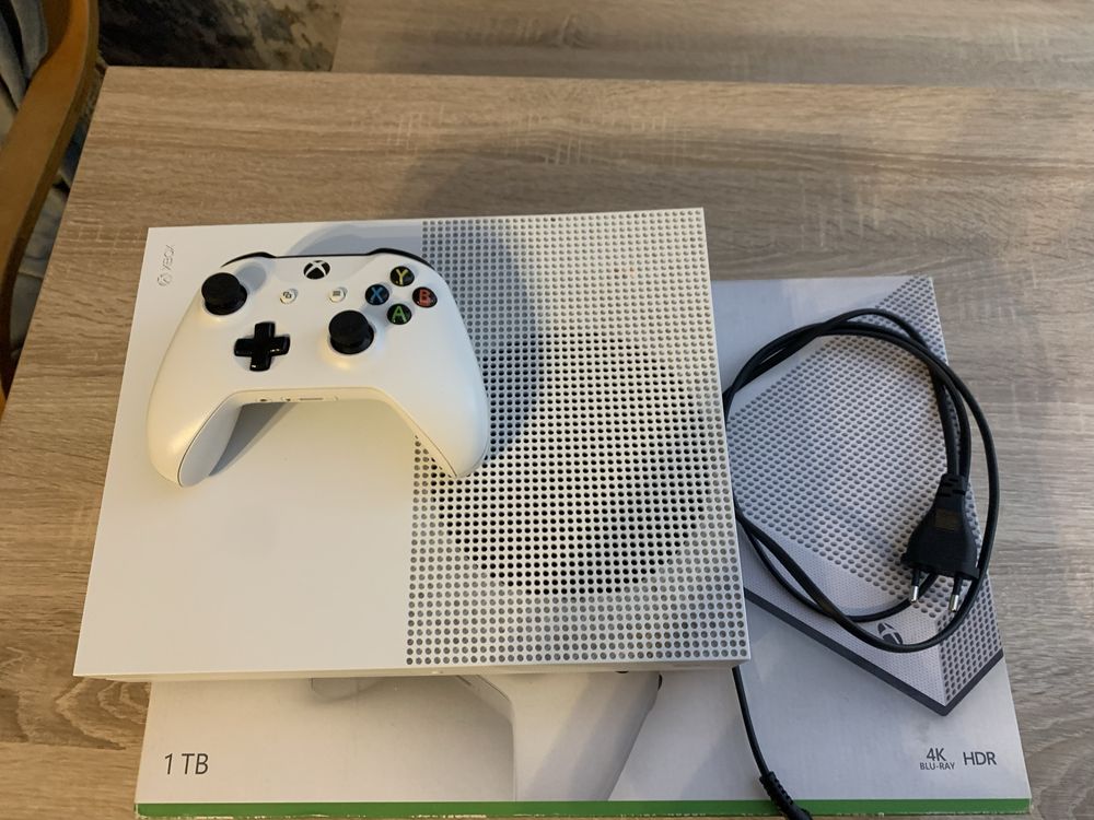 Xbox one s 1TB jak nowy!