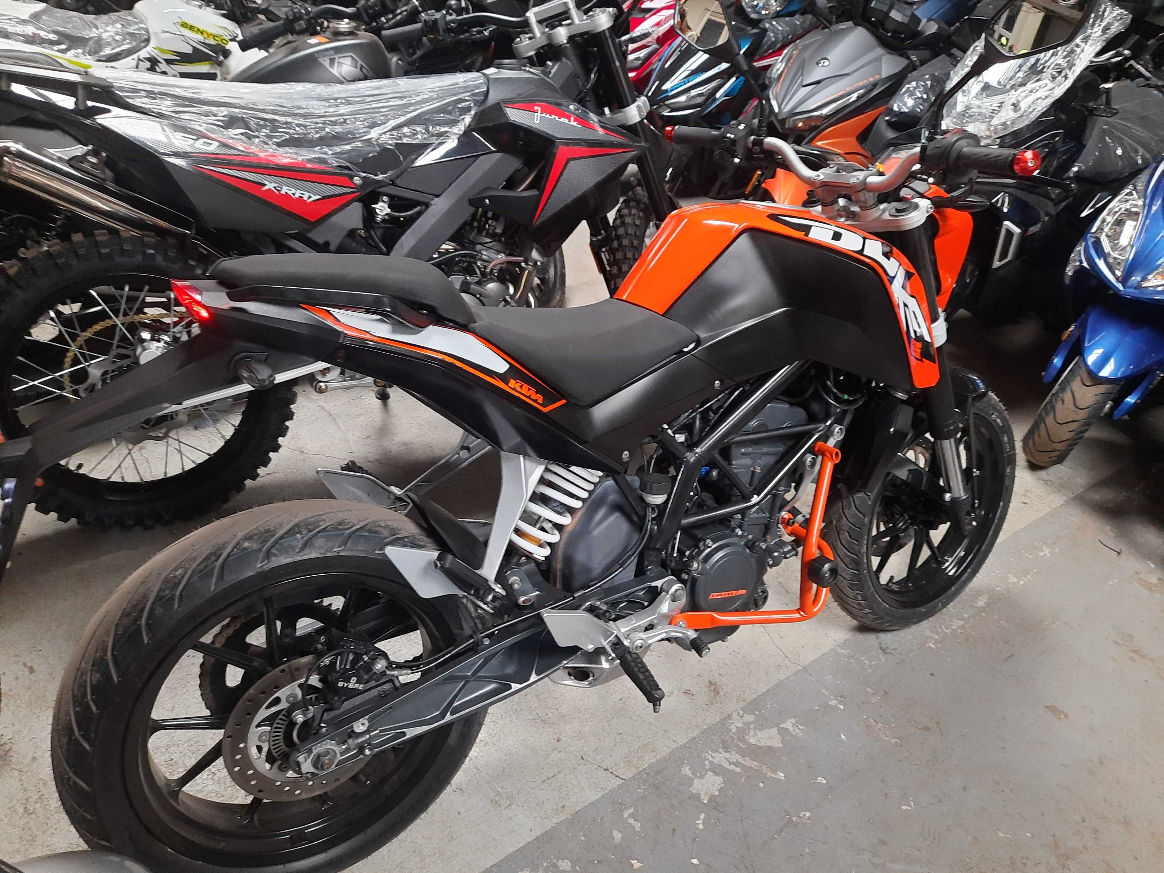 KTM DUKE 125 motocykl kat. B a1 Naket Street RATY RATY 2015 mt