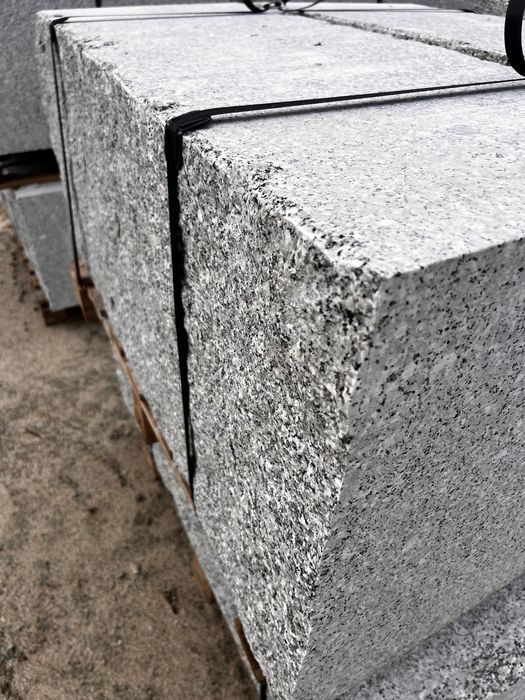 bloki granitowe łupane 30x30 40x40 granit szary polski producent