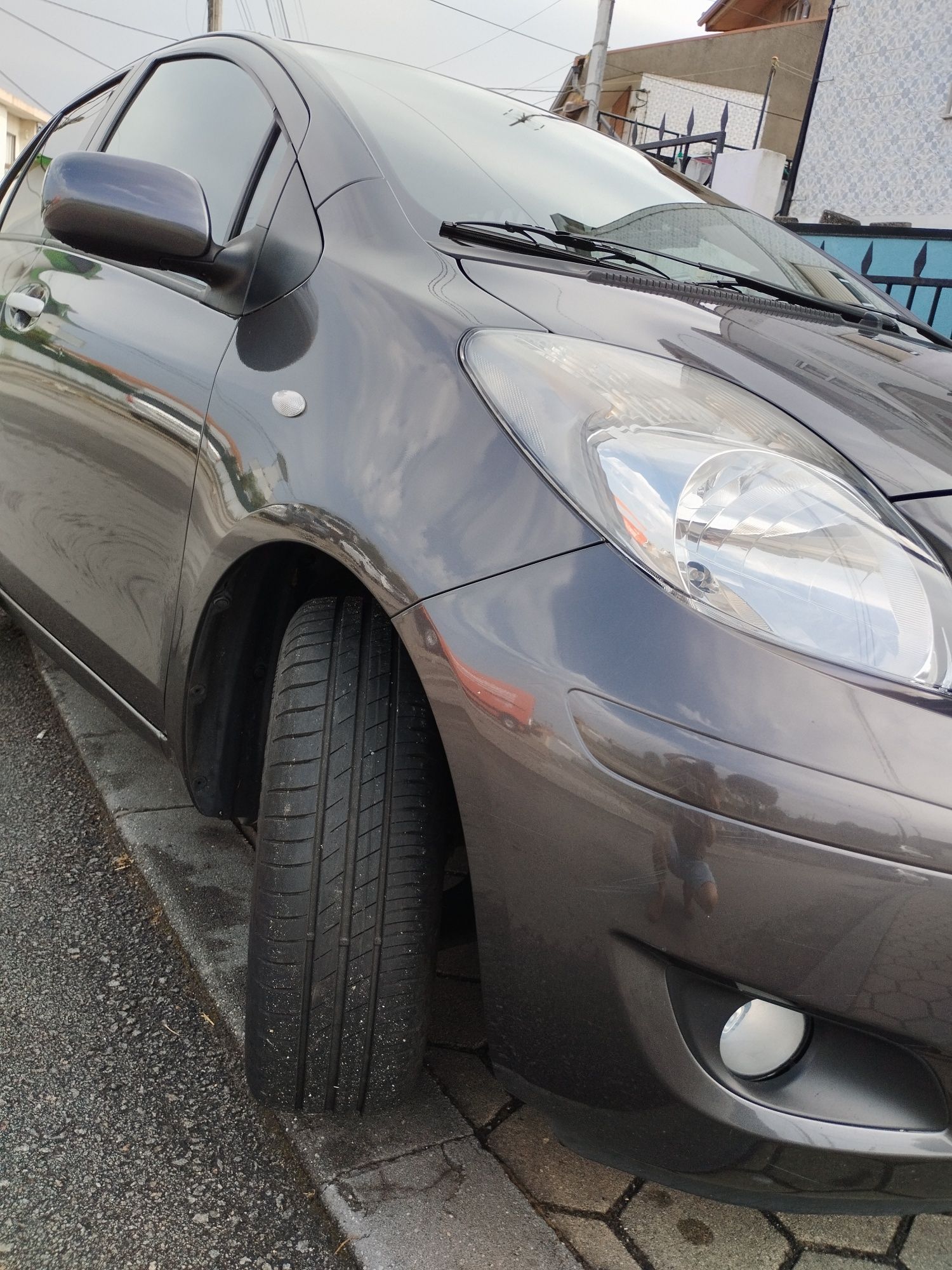 Toyota Yaris1.0-gasolina112.000km-jantes-sensores,etc-só quem quer bom