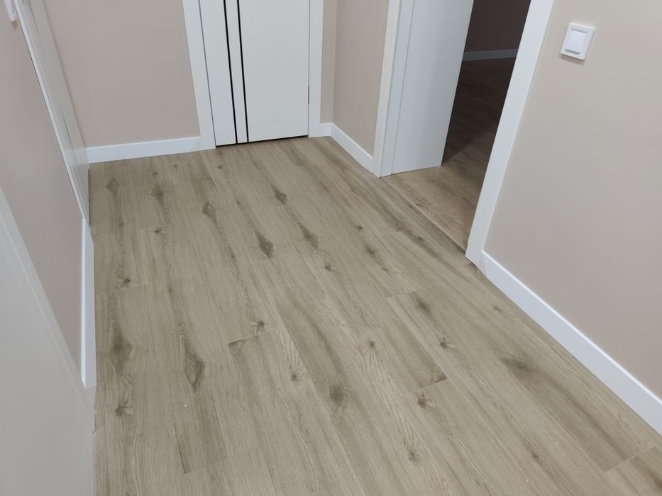 Монтаж ламінату  , монтаж плінтуса Укладання вінілу  Встановлення плін