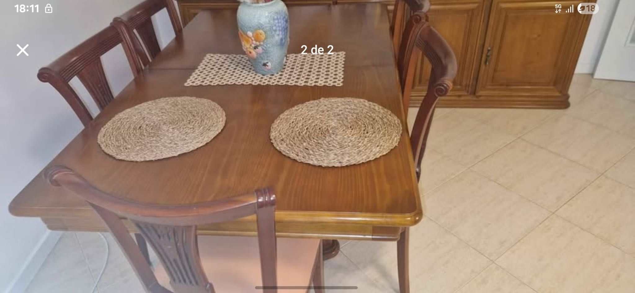 Mesa de madeira e 6 cadeiras