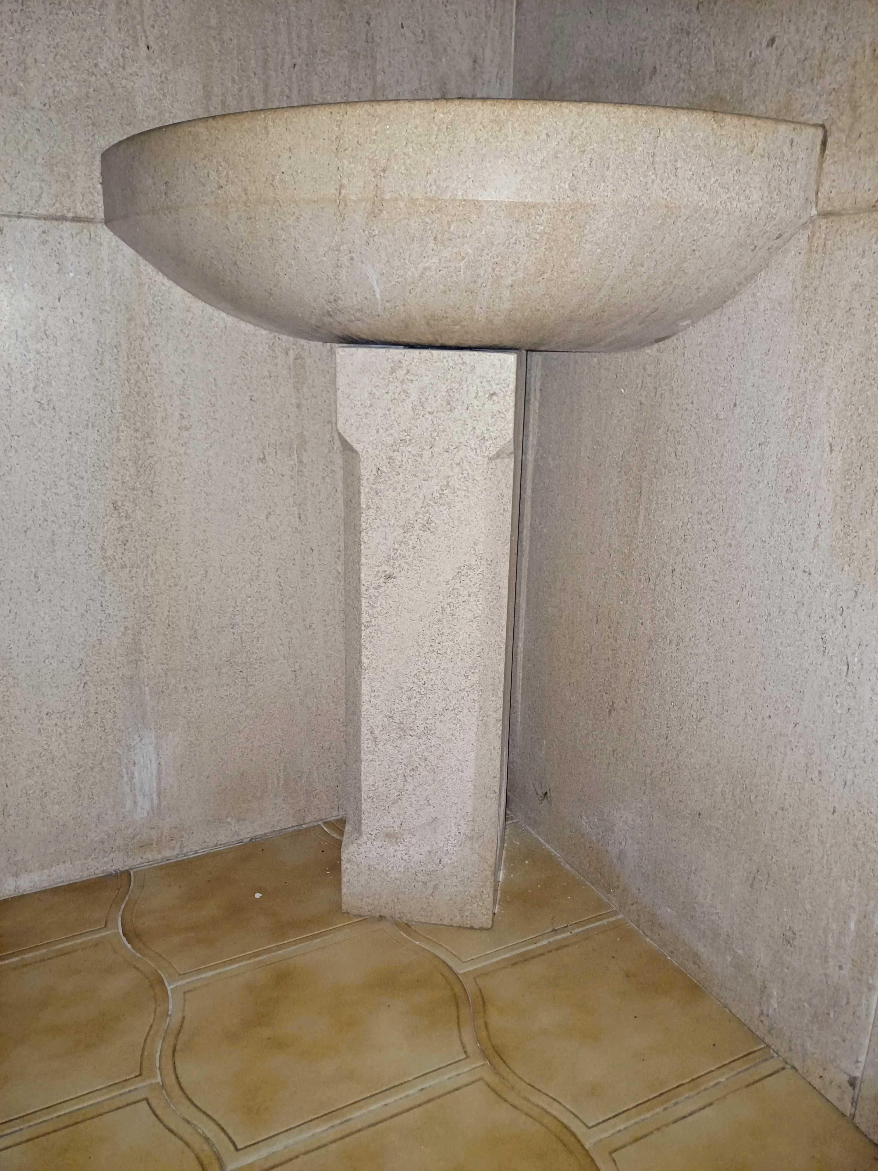 Pia / lavatório de pedra para canto, com torneira