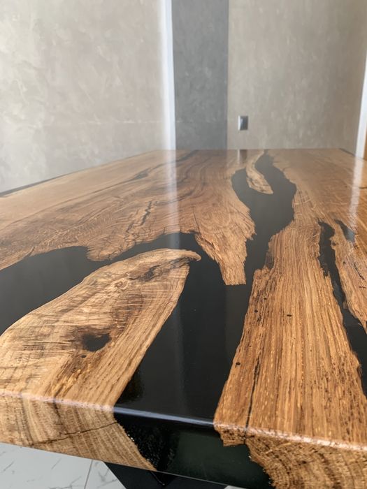 Стіл з епоксидної смоли