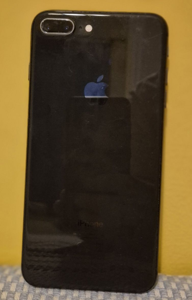 iPhone 8 Plus 64GB – w pełni sprawny, bateria 75%