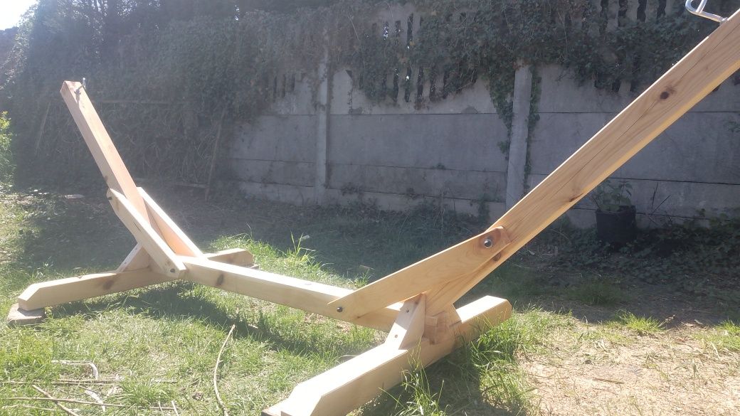 Drewniany stojak na hamak
