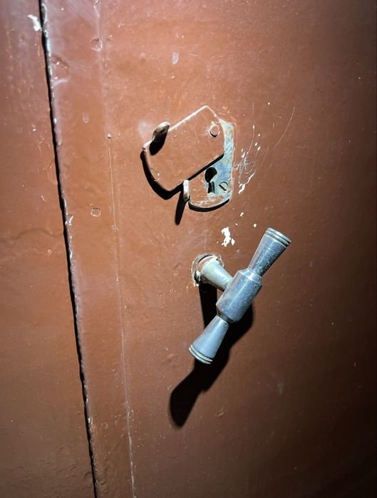 Металеві сейфи б/у