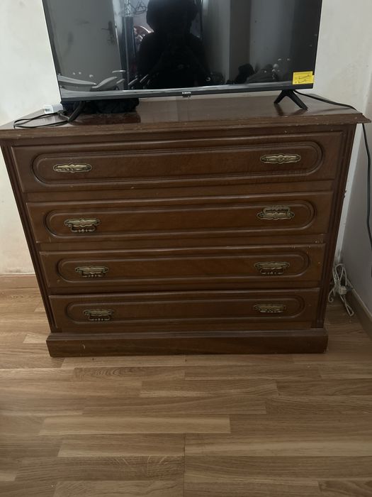 Cômoda de madeira