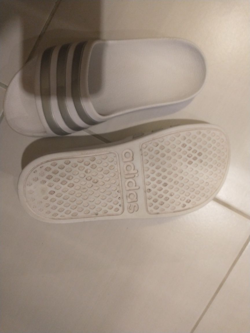 Klapki białe Adidas dl.wkladki 23,5cm