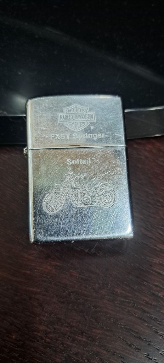 Isqueiro zippo Harley Davidson.