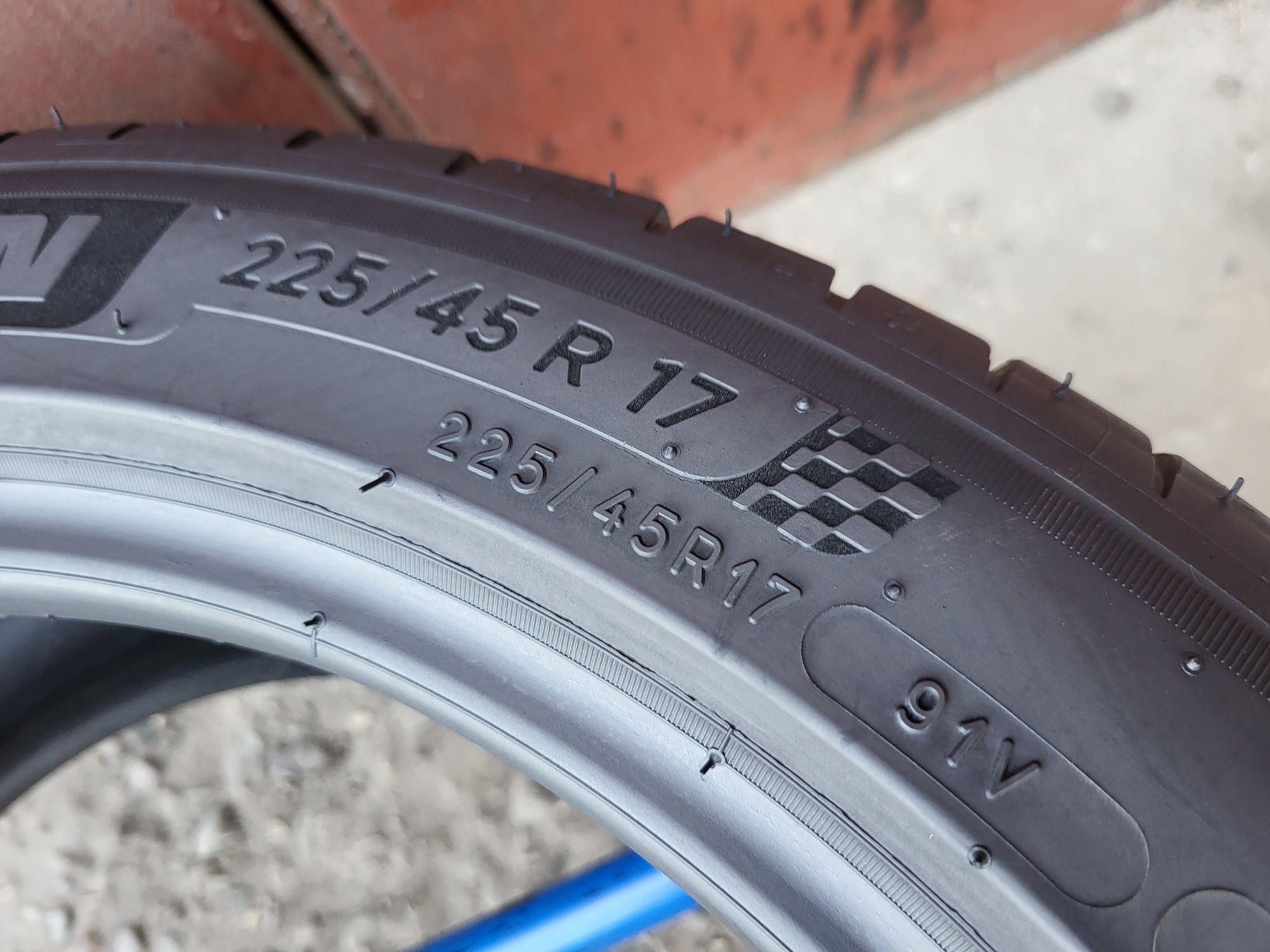 225/45/17 R17 Michelin Pilot Sport 4 4шт ціна за 1шт літо шини