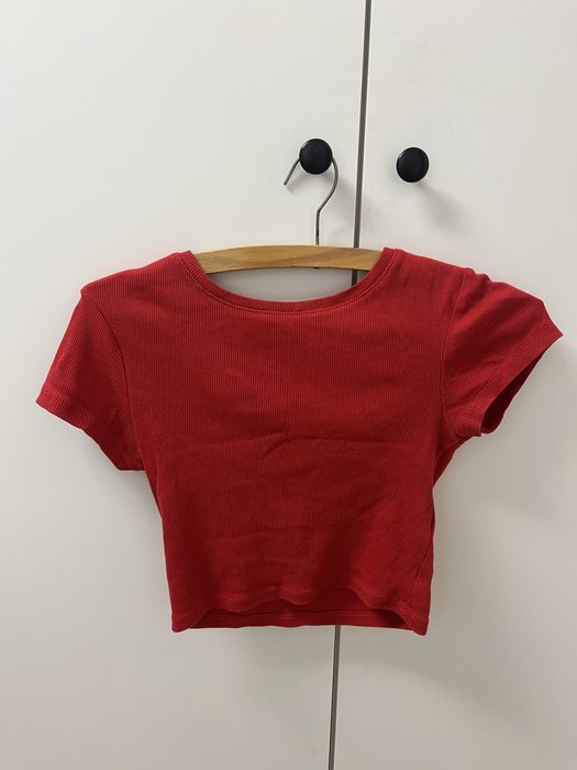 Czerwony crop top