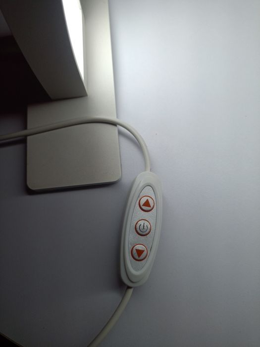 Biała lampa bezcieniowa GLOW do paznokci nablatowa żel manicure pedi