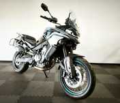 CF Moto 800MT Sport ou Explore 2025